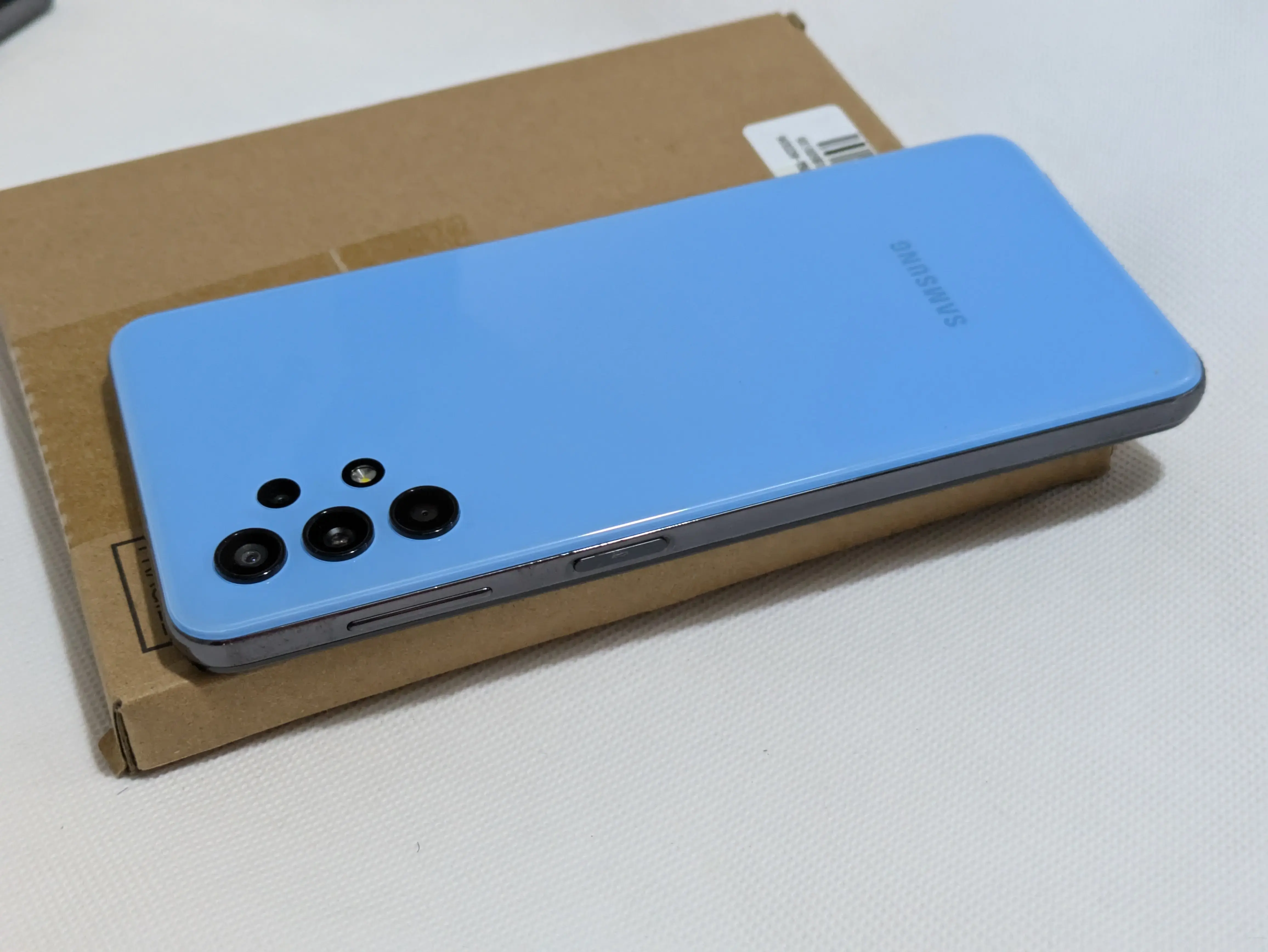 Used Samsung Galaxy A32 5G for sale in Liverpool—unlocked, budget-friendly, and ready for purchase. Perfect for fast 5G connectivity and high-quality photography.
